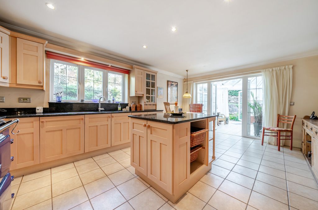 Property photo 2 of 27 1436439-9-69d69d4...