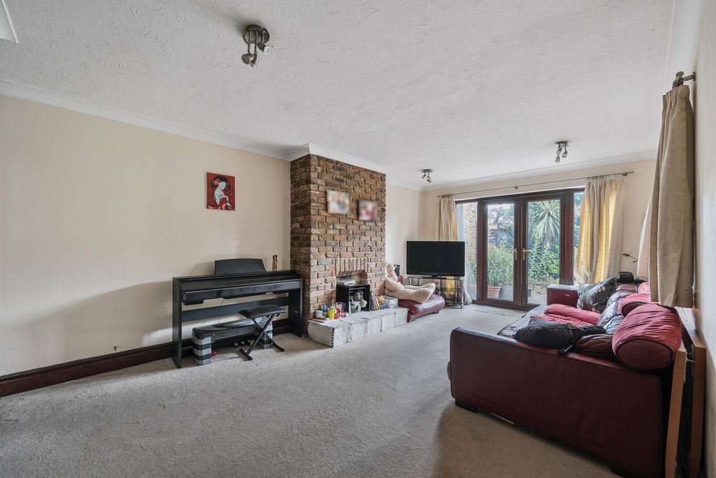 Property photo 3 of 11 Sitting Room