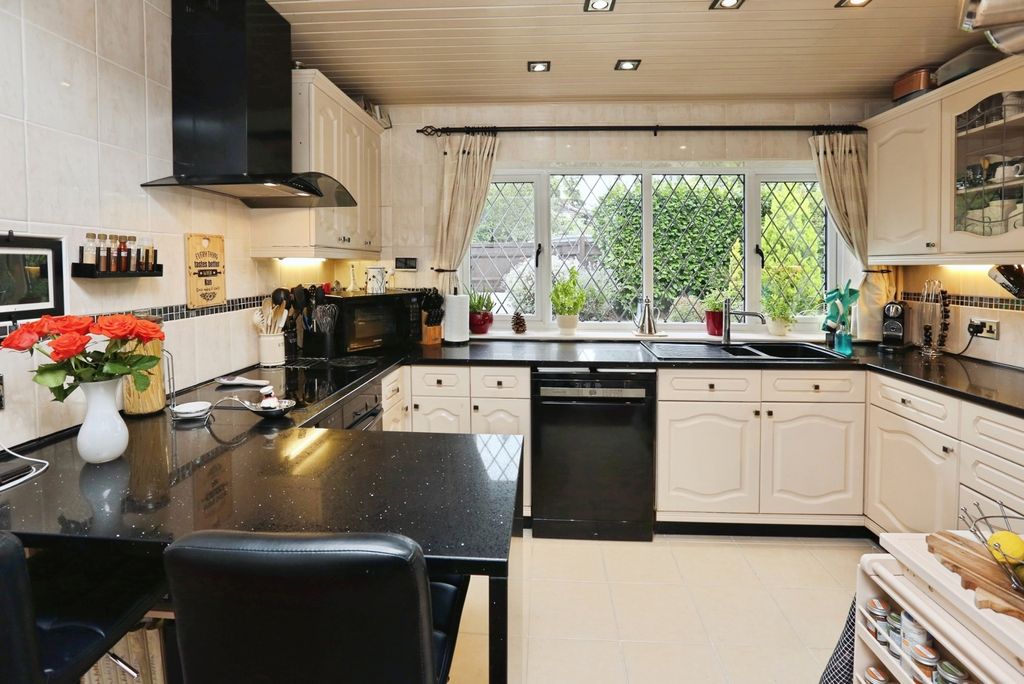 Property photo 2 of 16 Photo