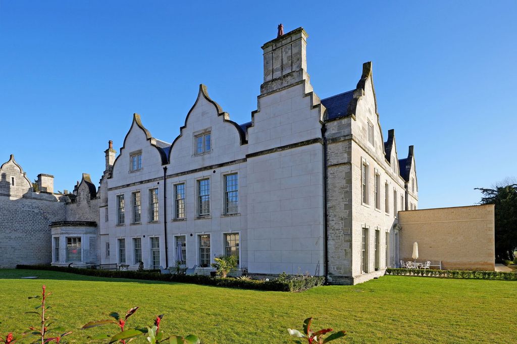 Property photo 1 of 50