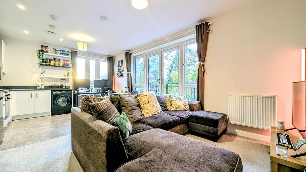 Property photo 2 of 8