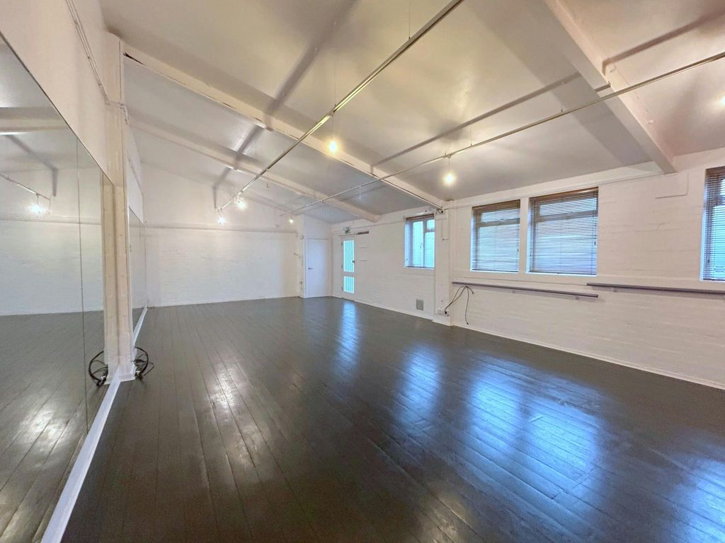 Property photo 3 of 6 Main Studio ii.Jpg