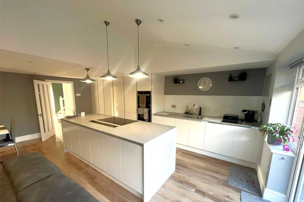 Property photo 2 of 20 Picture No. 17