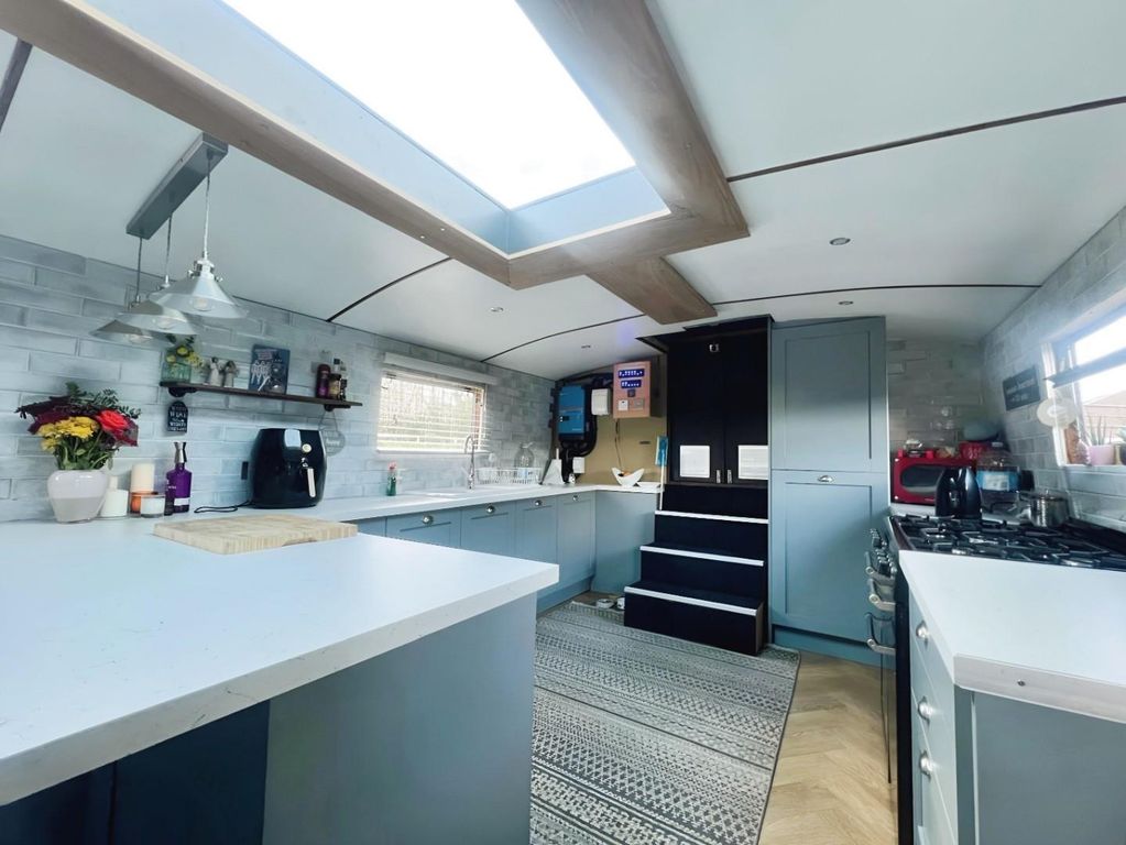 Property photo 2 of 28 5c76E65F-603995Ef-Ebed-4386-8A34-094F1Ed3Dd8B.Jpg