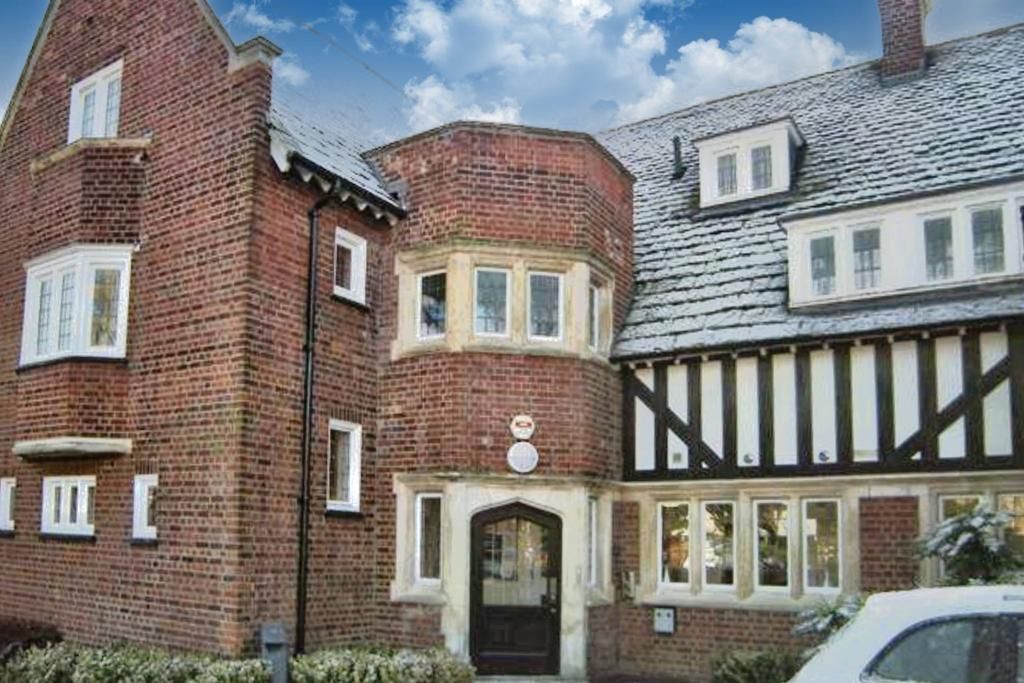 Property photo 1 of 12