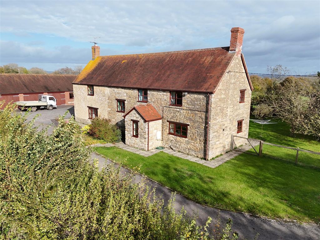 Property photo 3 of 18 Farmhouse