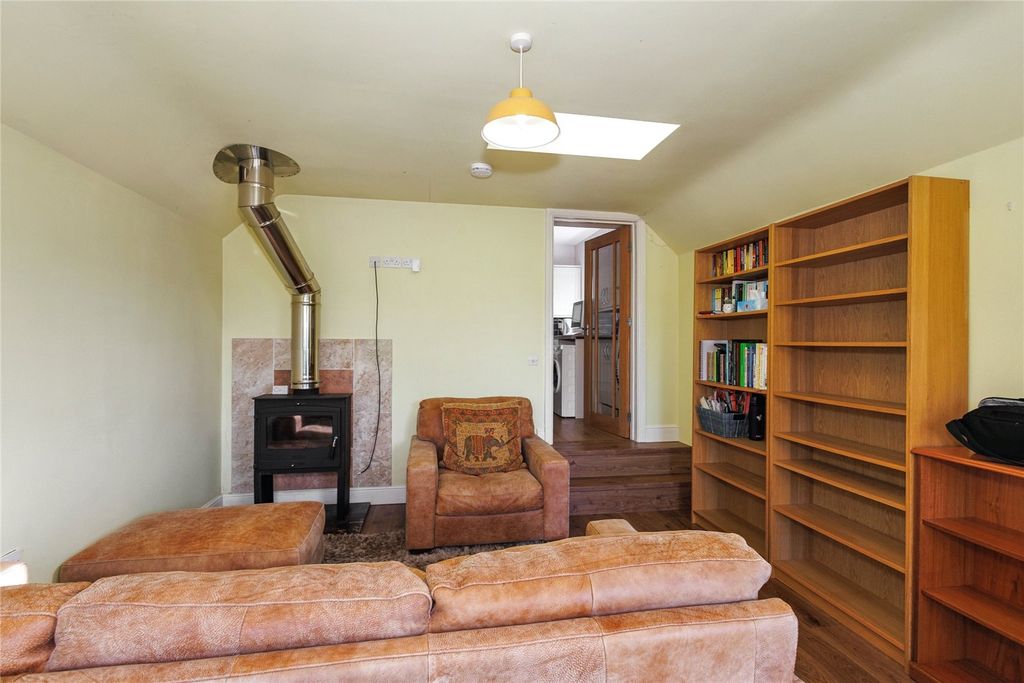 Property photo 2 of 10 Lounge