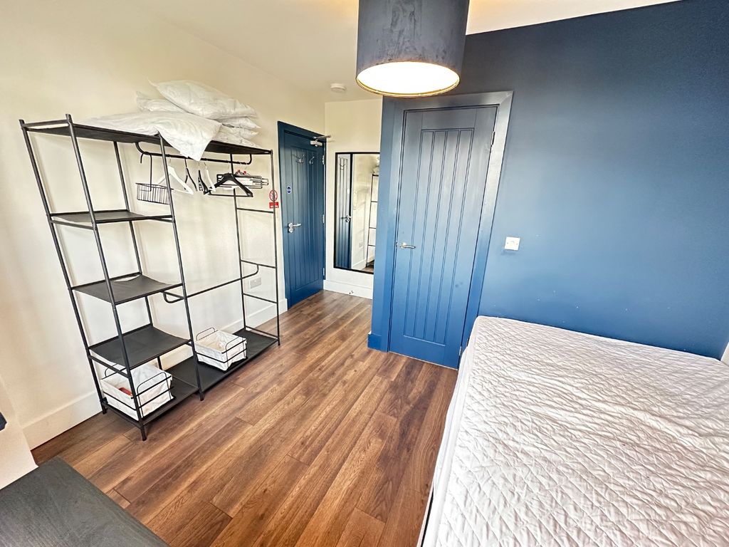 Property photo 3 of 9 4493522