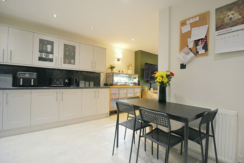 Property photo 3 of 24 Kitchen/Diner