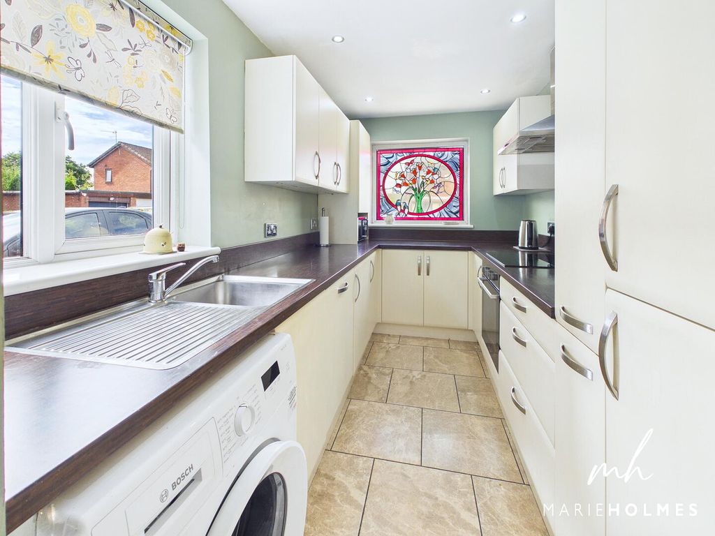 Property photo 3 of 14 Kitchen
