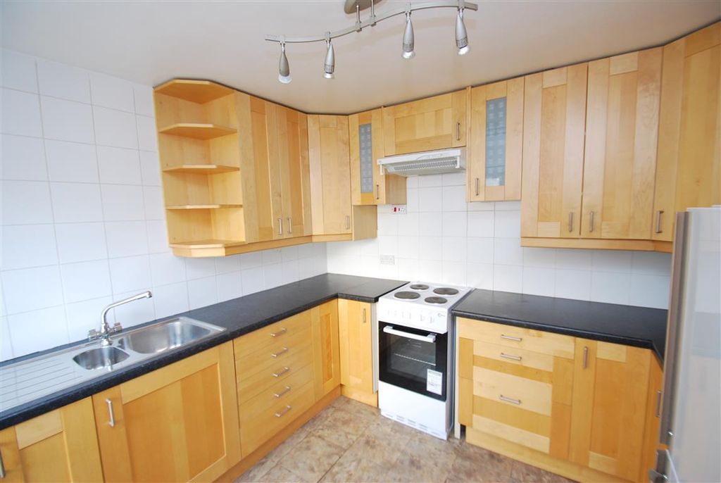 Property photo 3 of 6 Kitchen