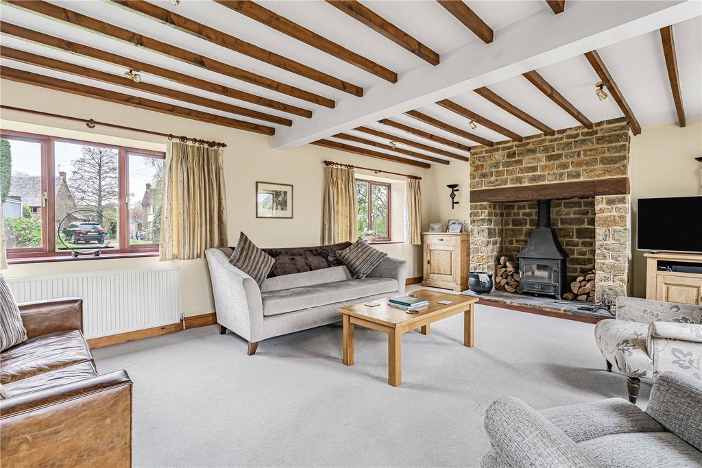 Property photo 2 of 14 Sitting Room