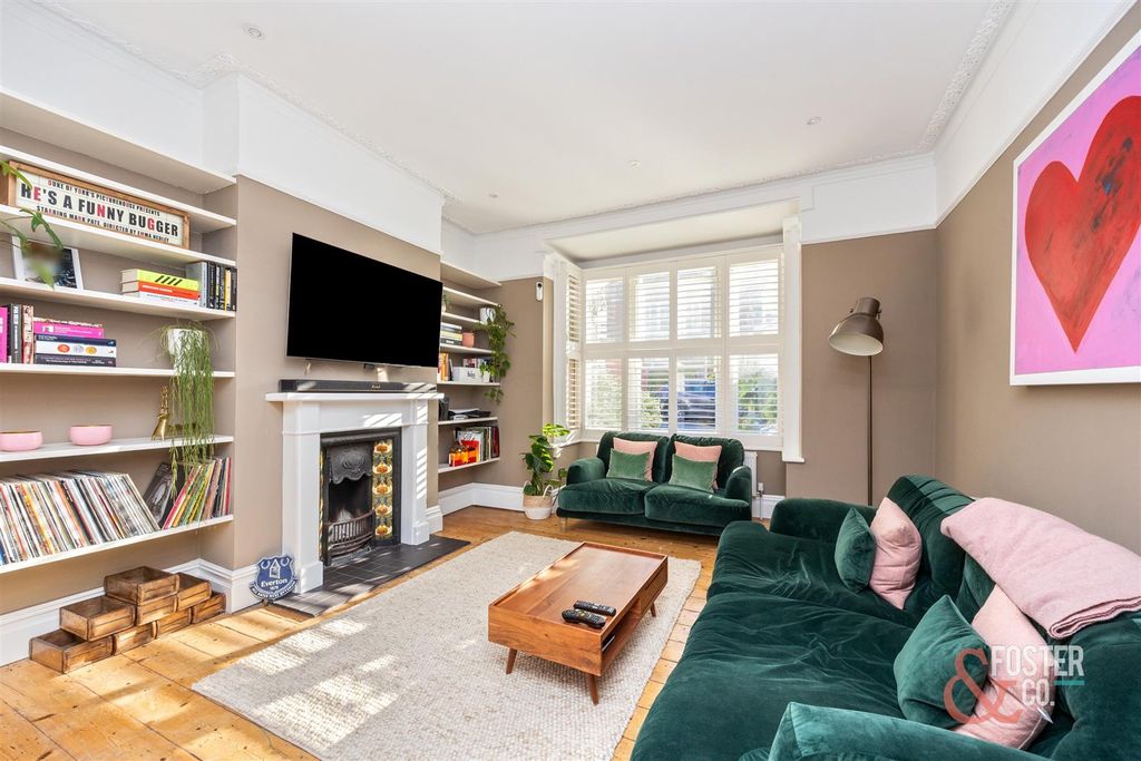 Property photo 3 of 25 Chanctonbury Road_11-001.Jpg