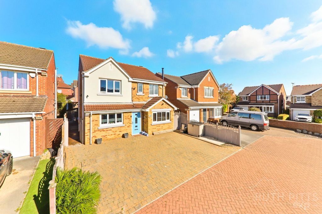 Property photo 2 of 34