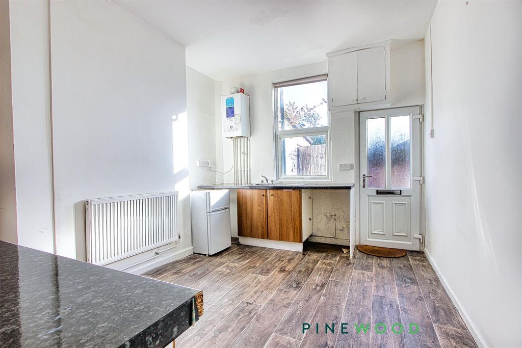 Property photo 2 of 11 Kitchen Diner