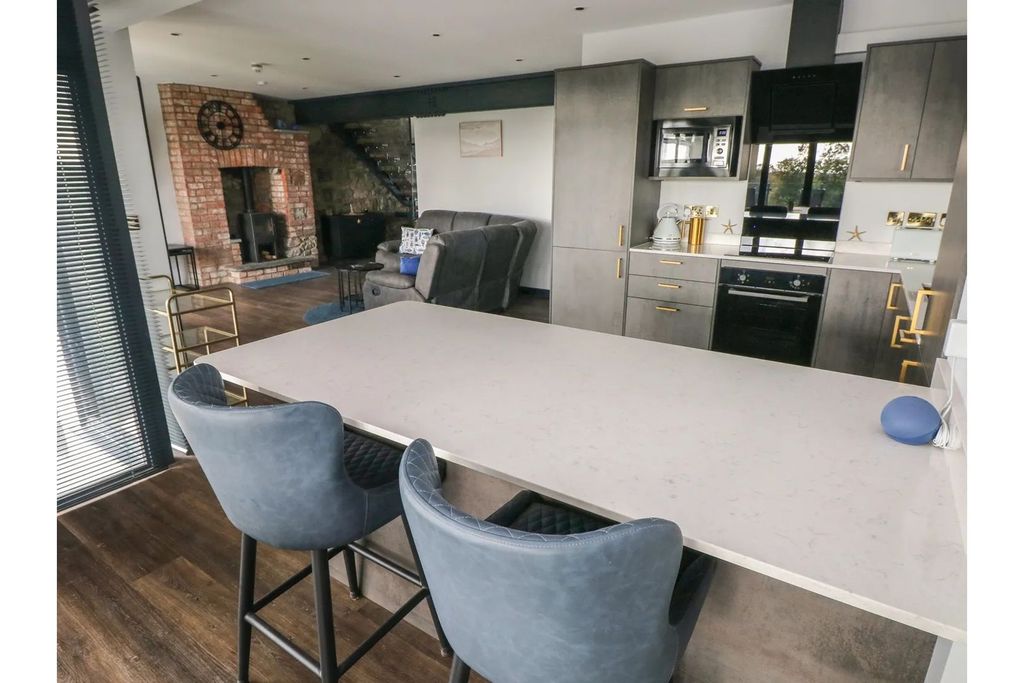 Additional image 11 of 3 bed flat for saleNarberth Road, Tenby SA70