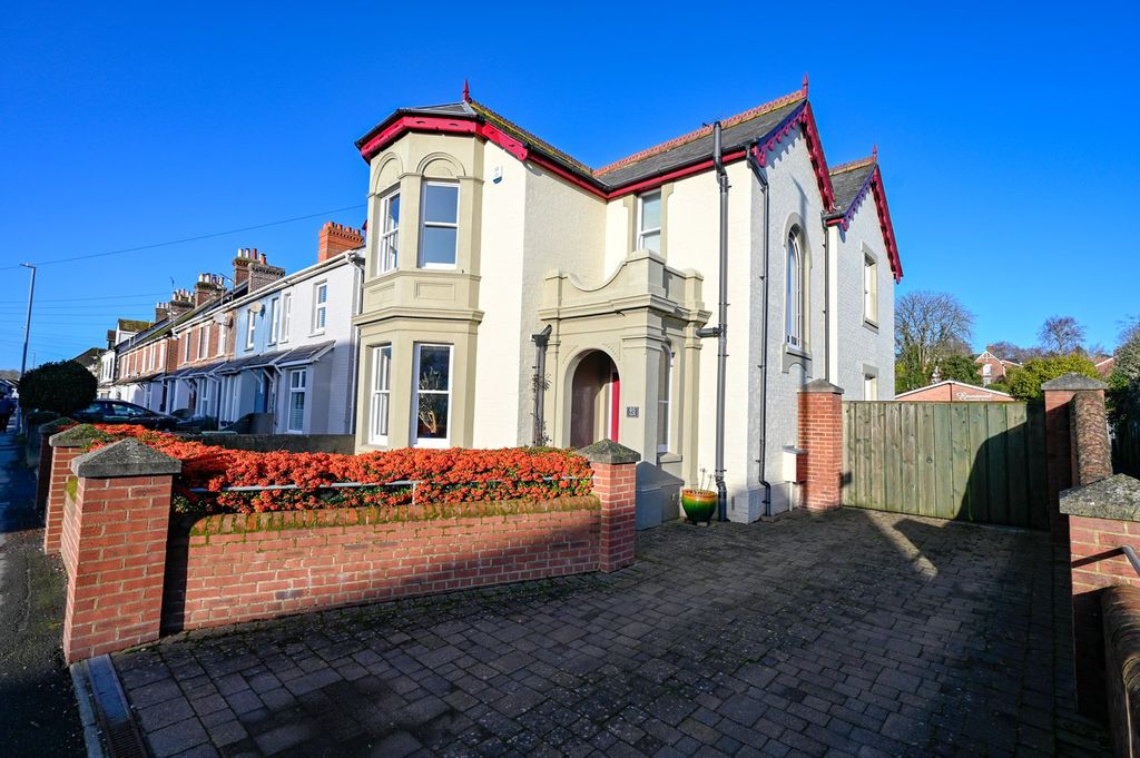 Property photo 1 of 28