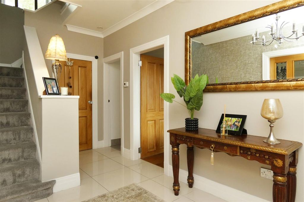 Property photo 3 of 31 Hallway