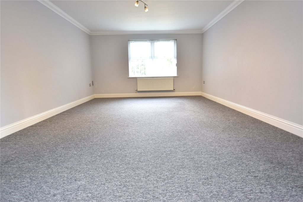 Property photo 3 of 12 Picture No. 02