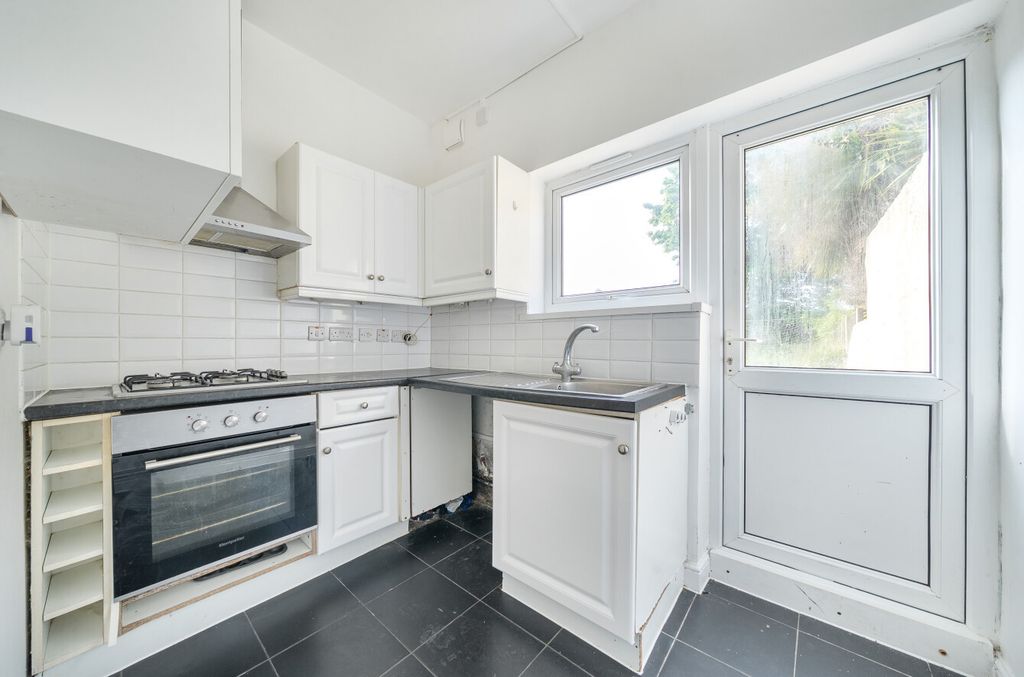Property photo 3 of 8 1451127-1-69Faffb...