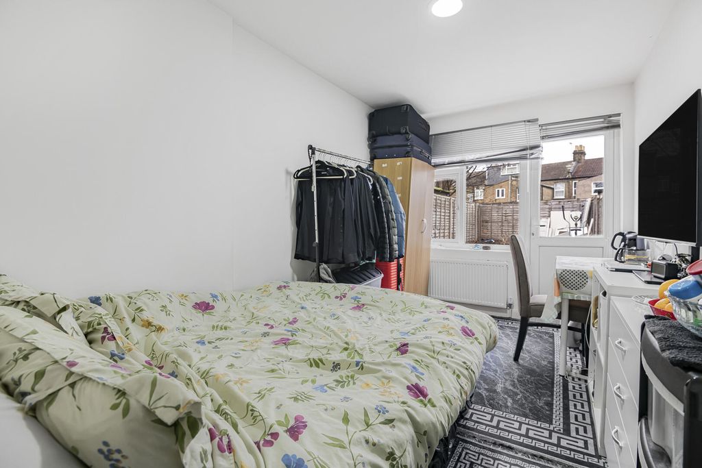 Property photo 3 of 30 Bedroom