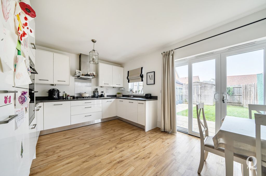 Property photo 2 of 17 43Aab6F8-B21F-4Fe...