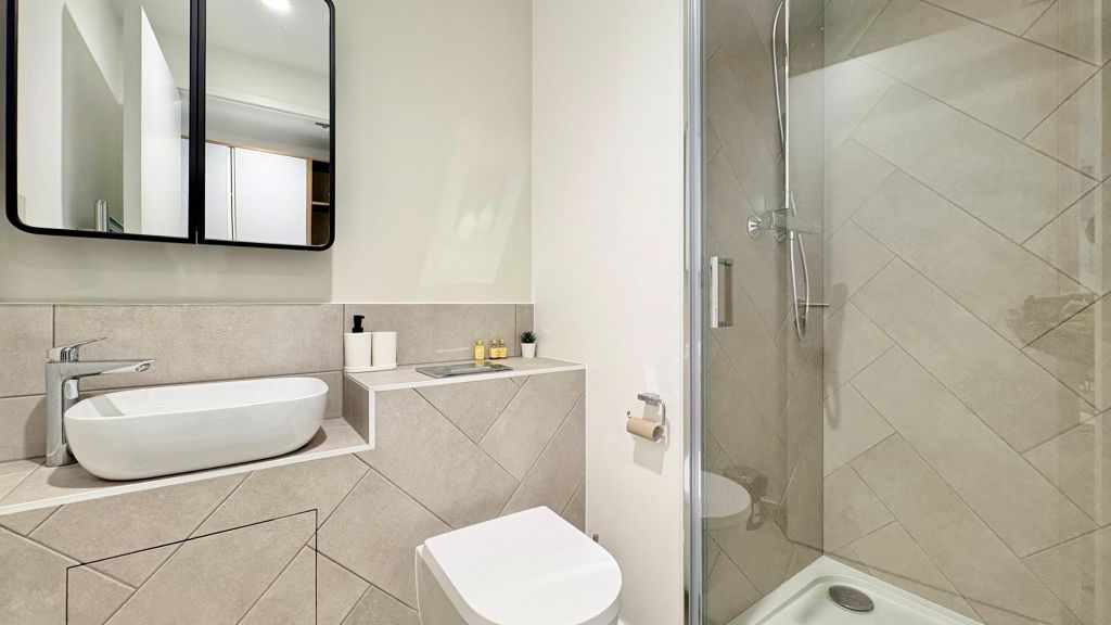 Property photo 3 of 32 Bathroom