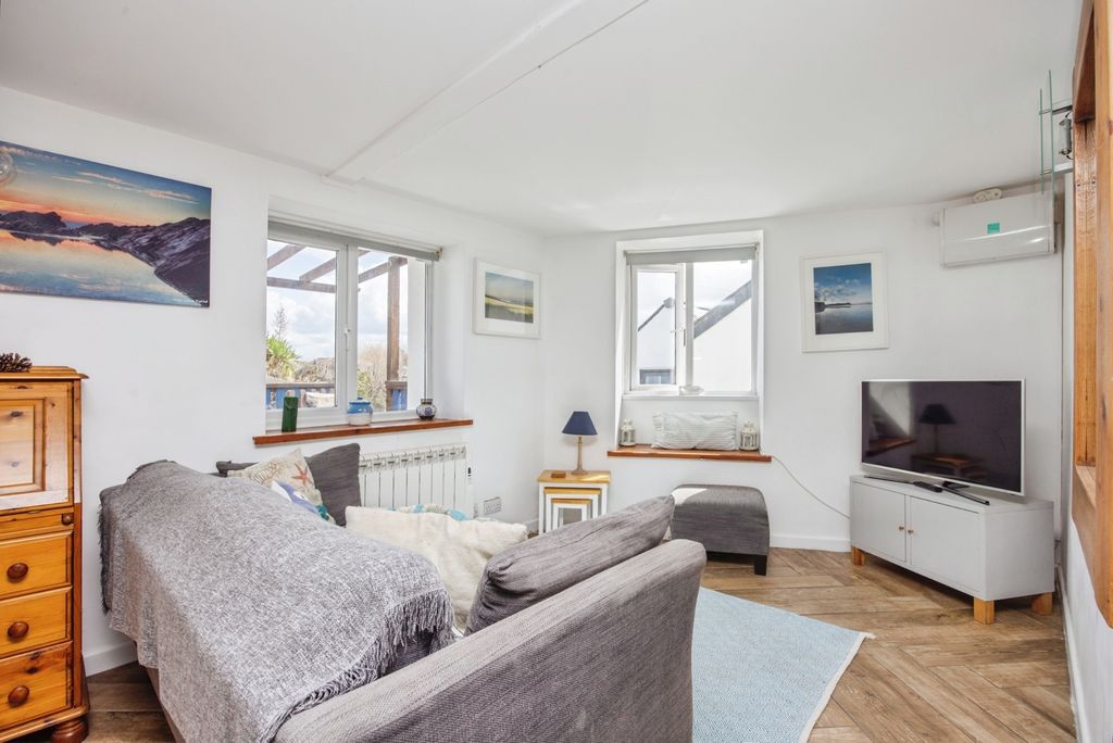Property photo 3 of 22 Pbox-Img.Jpg