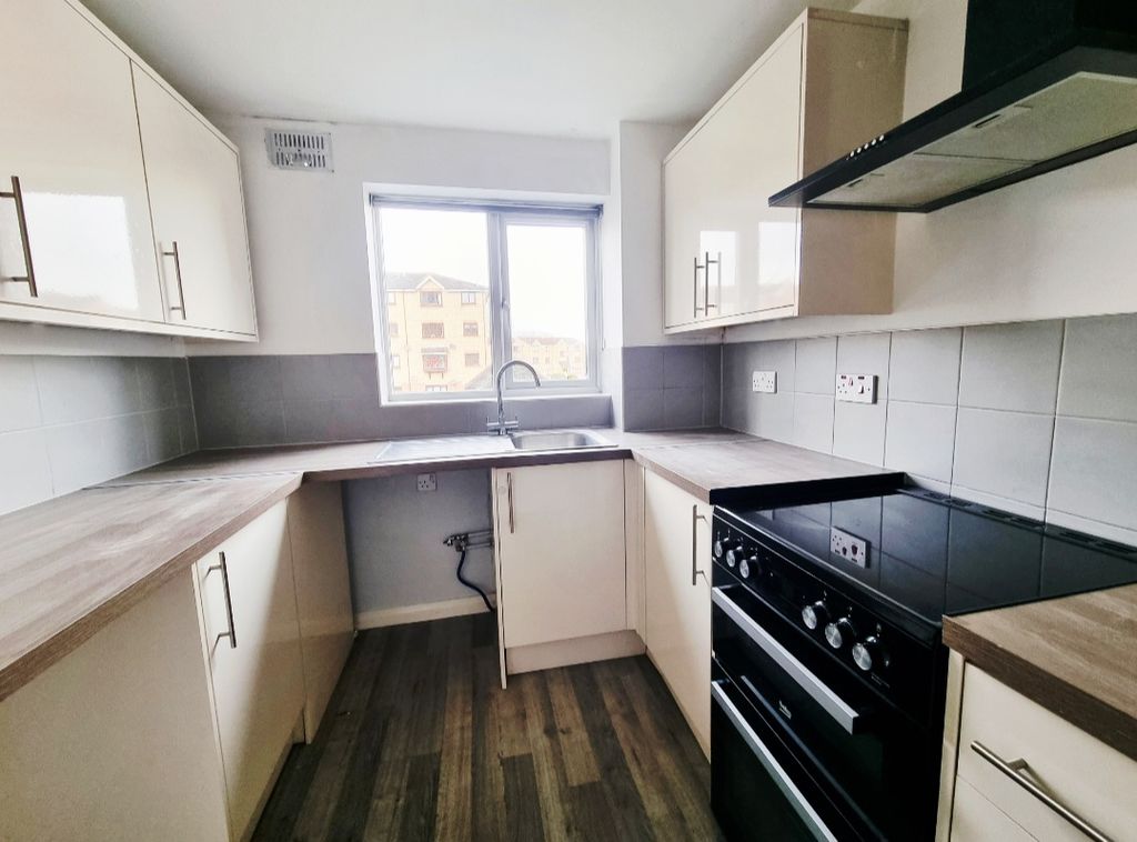 Property photo 2 of 7 Kitchen