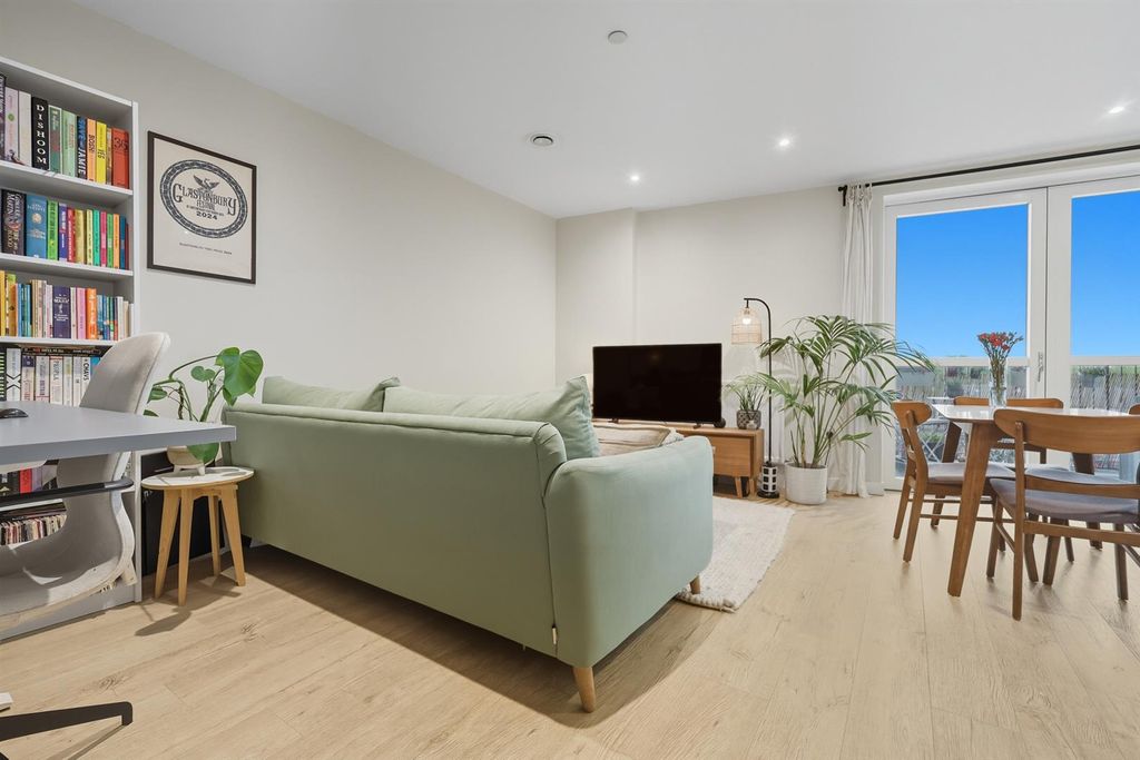 Property photo 2 of 17 3