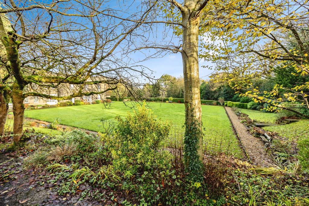 Property photo 1 of 18 Views