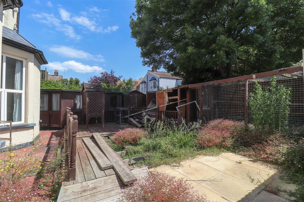 Property photo 2 of 23 Garden