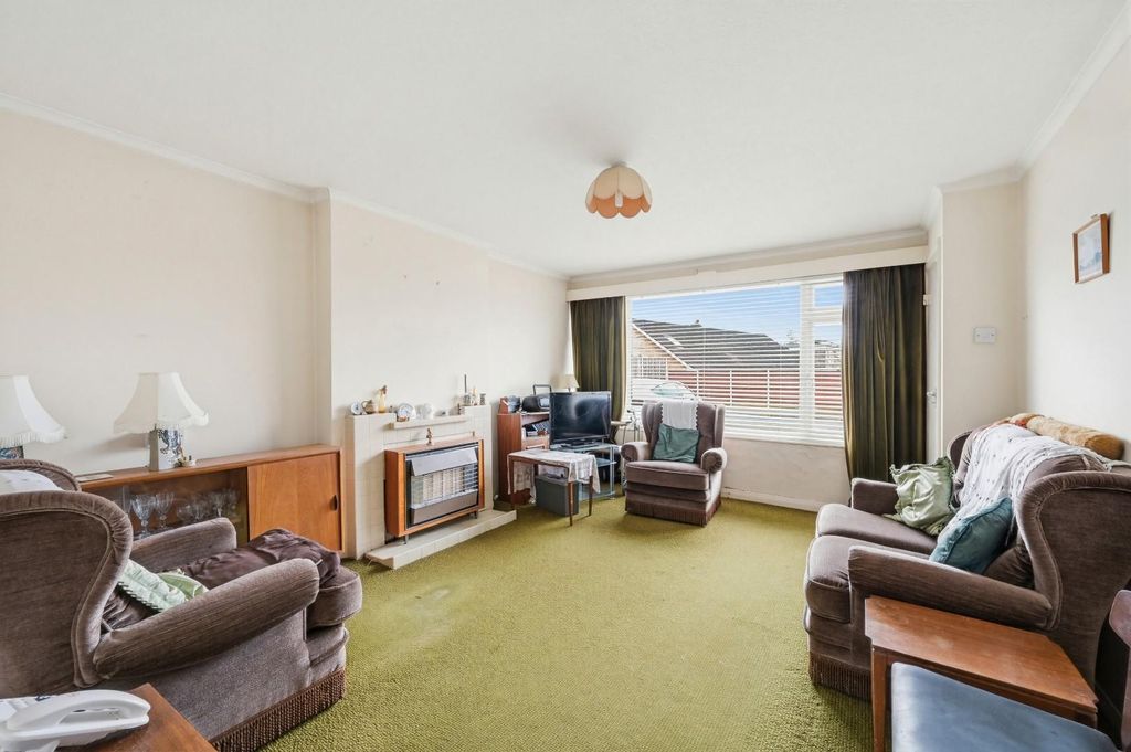 Property photo 3 of 14 Longford Gardens