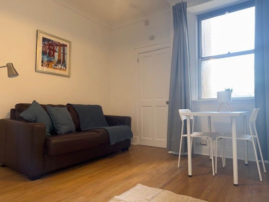 Property photo 2 of 6 Liv03