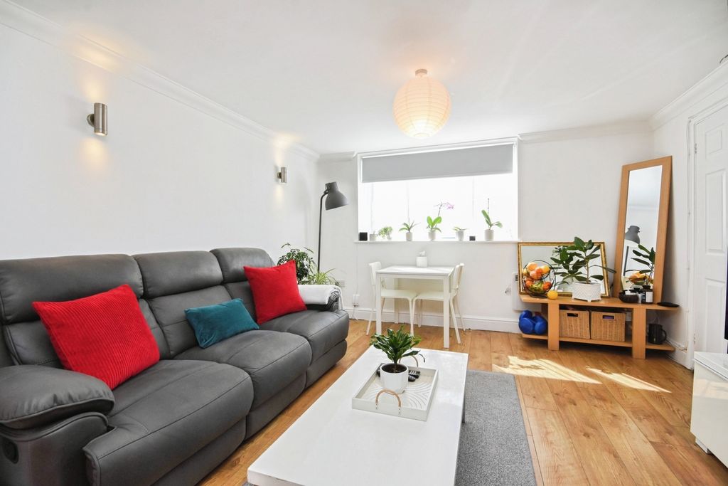 Property photo 3 of 13 Pbox-Img.Jpg