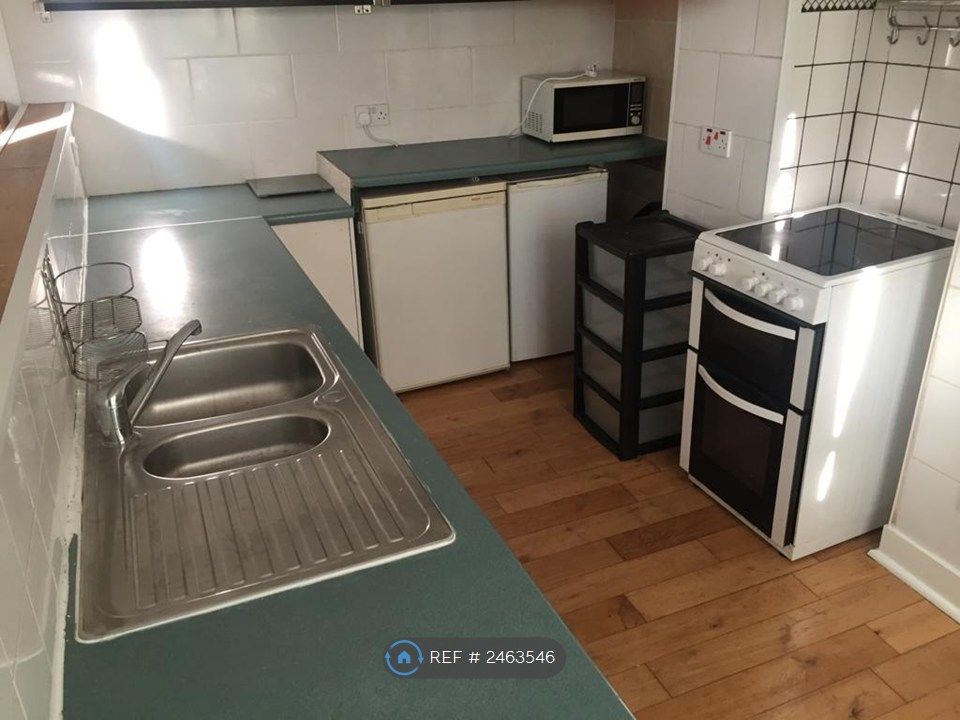 Property photo 2 of 18 Kitchen