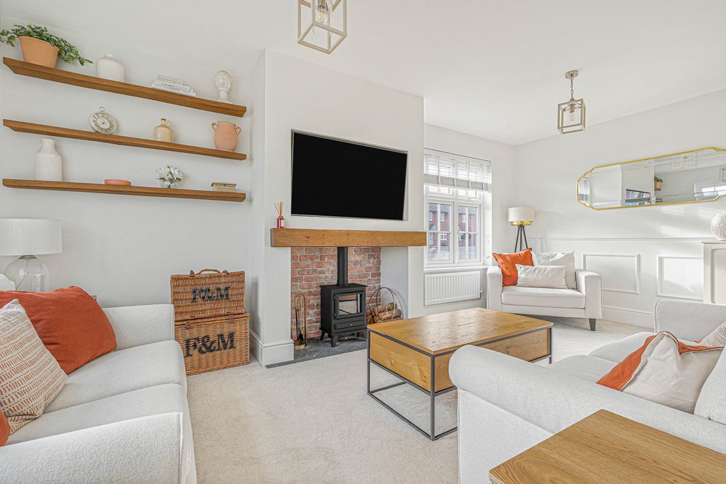 Property photo 3 of 19