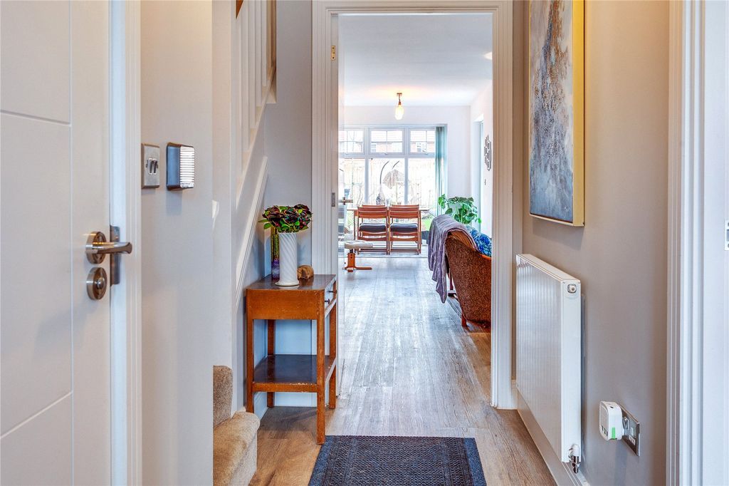 Property photo 2 of 15 Entrance Hall