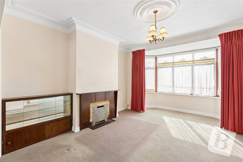 Property photo 2 of 21 Lounge