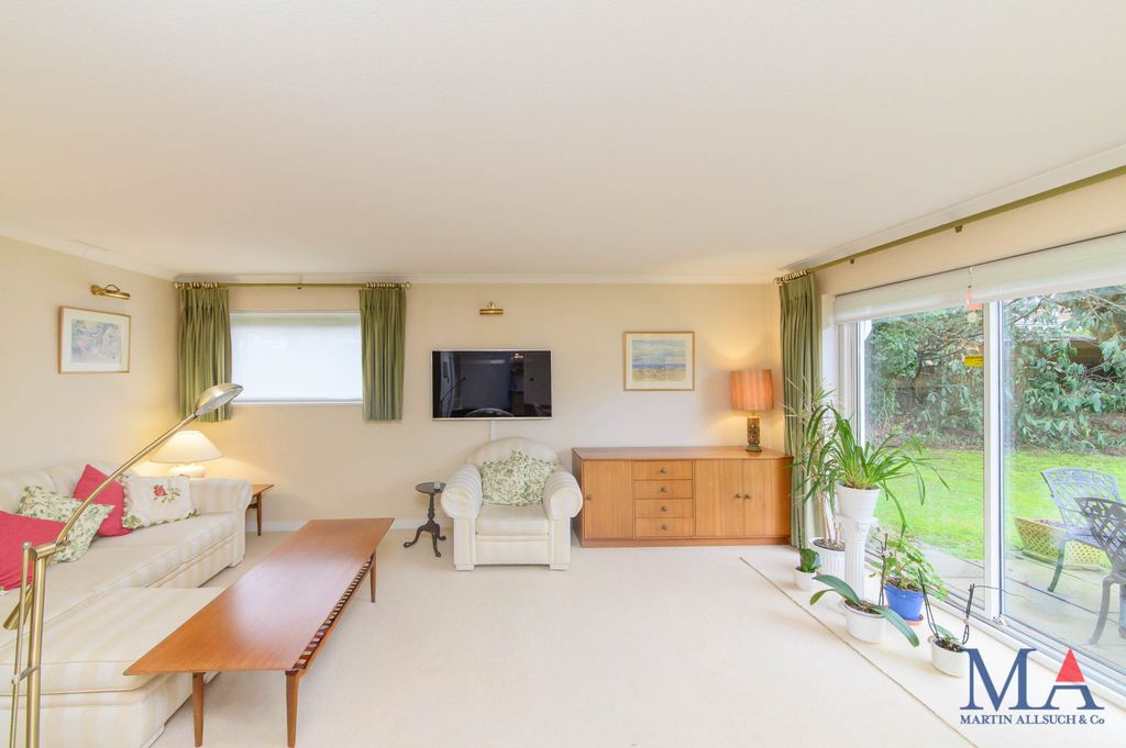 Property photo 2 of 27