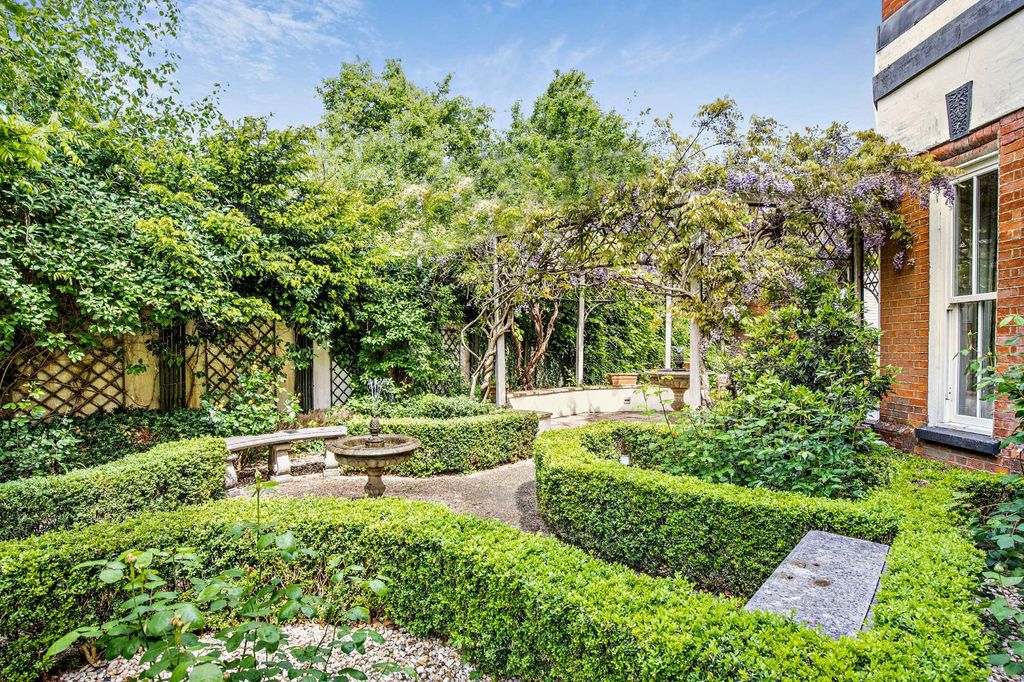 Property photo 3 of 27 Garden