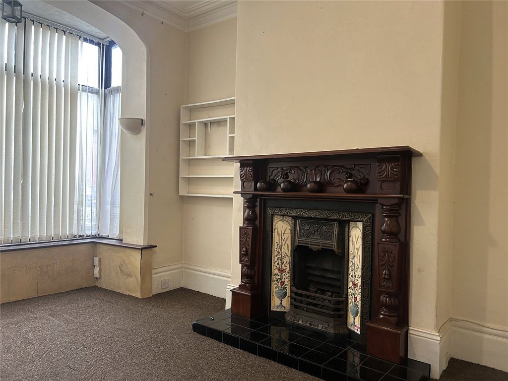 Property photo 2 of 22 Lounge