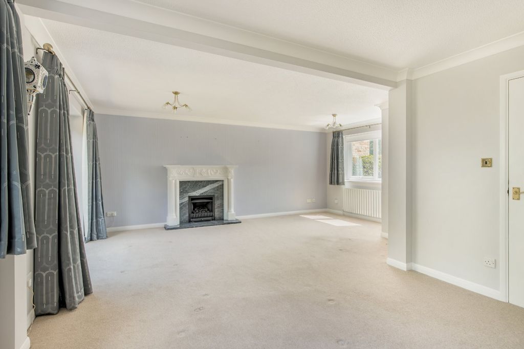 Property photo 2 of 15 Sitting Room