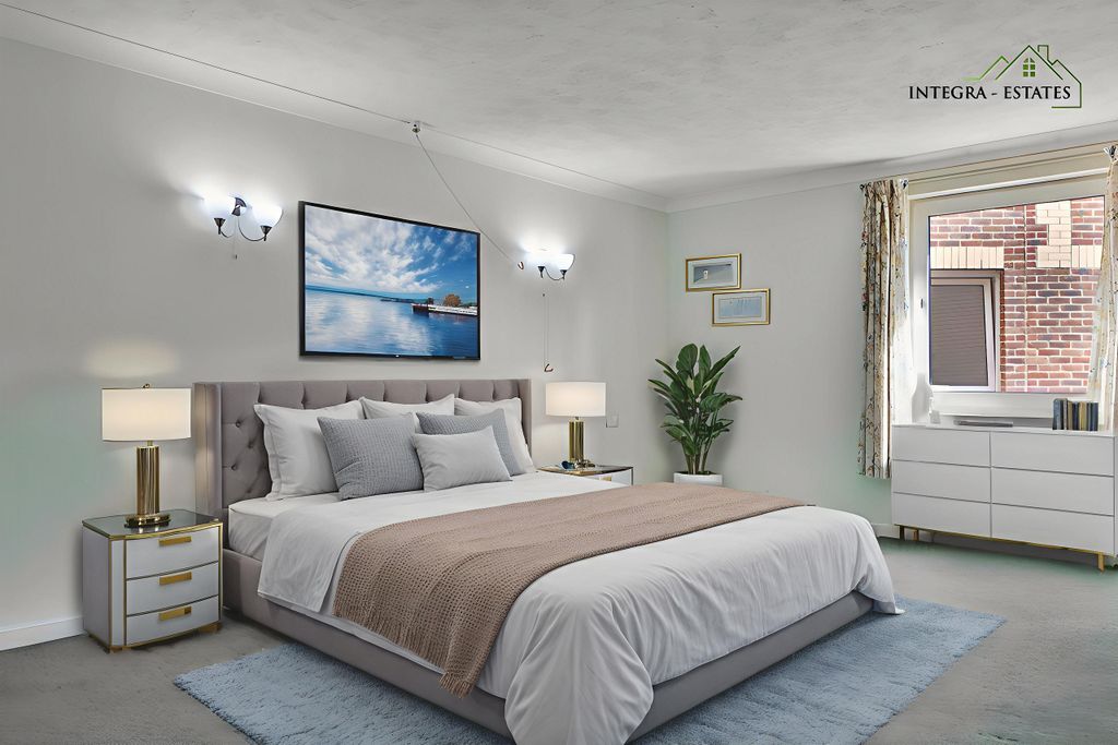 Property photo 3 of 19 Staged Bedroom Image