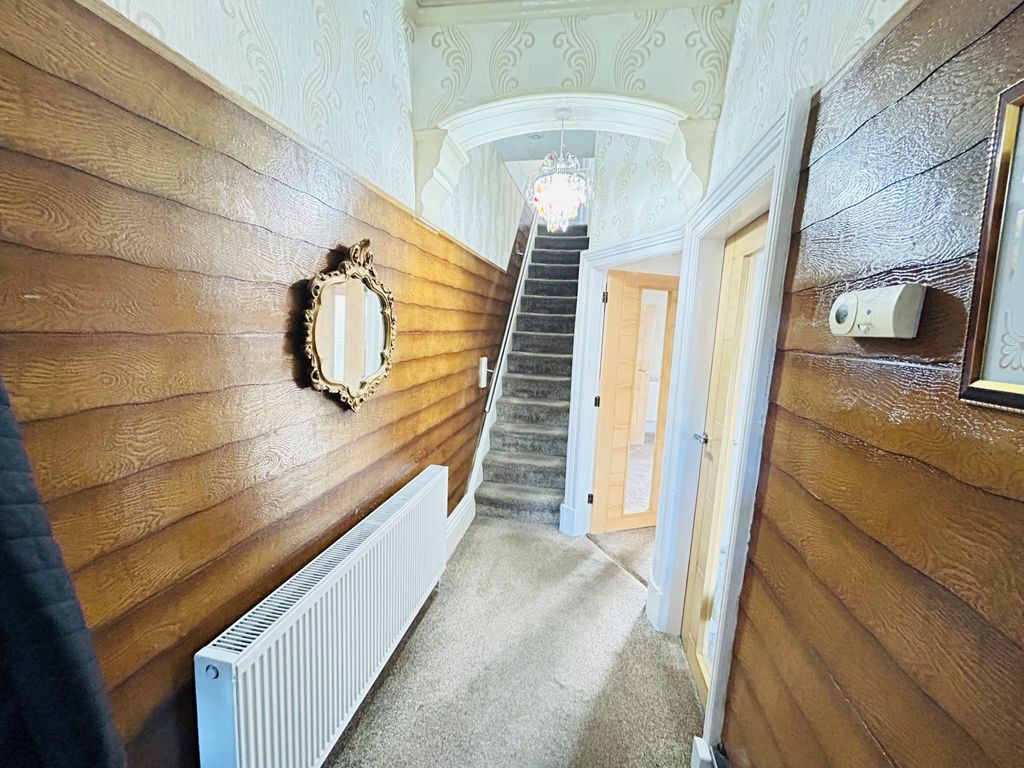Property photo 3 of 28