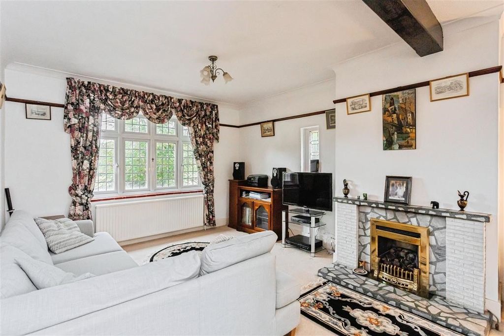 Property photo 3 of 10 Living Room