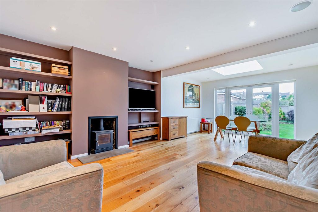 Property photo 3 of 27 8627859-Interior10-800.Jpg