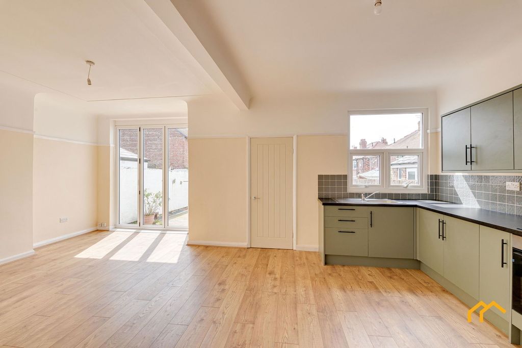 Property photo 2 of 40