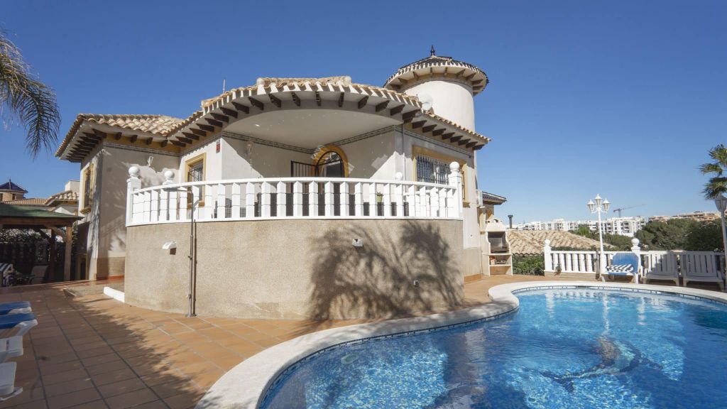 Property photo 2 of 156