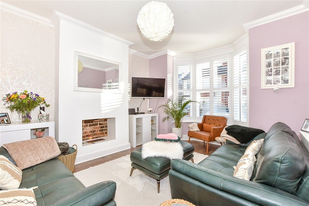 Property photo 2 of 13 Lounge